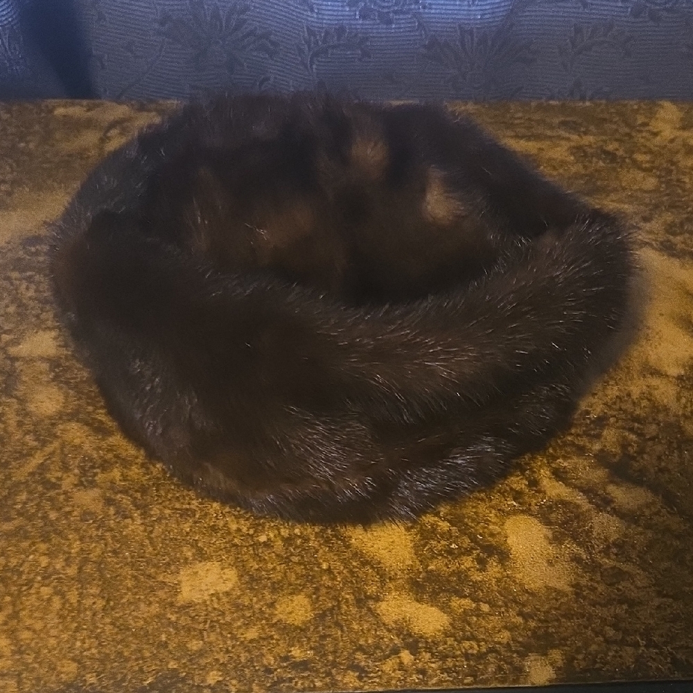 Elegant Brown Fur Hat Vinrage From